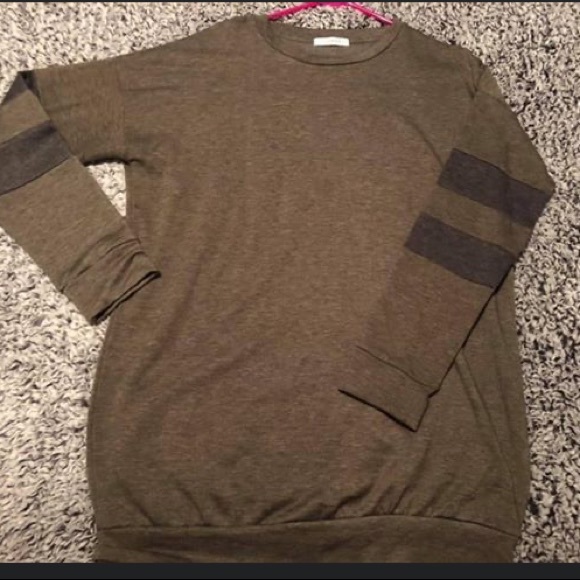 ‼️‼️‼️SOLD‼️‼️‼️ Fashion Ten Sweatshirt - Picture 1 of 1